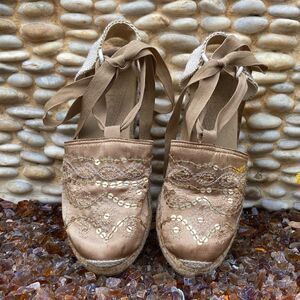 HOT KISS SPARKLY GOLD WEDGE HEEL ESPADRILLES Sz 7 with wrap around tie straps.
